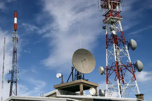 Energía y telecomunicaciones​